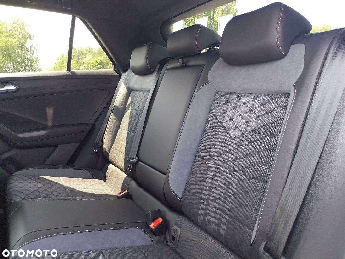 Volkswagen T-Roc - 16