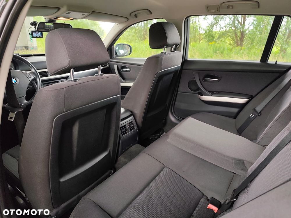 BMW Seria 3 318d - 17