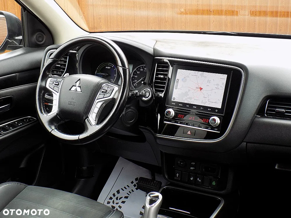 Mitsubishi Outlander 2.4 4WD Plug-In Hybrid Top - 22