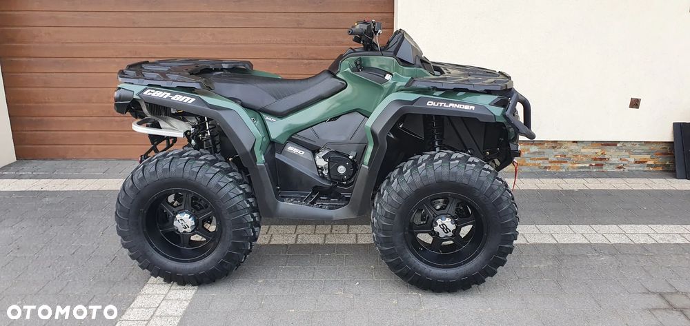 Can-Am Outlander - 2