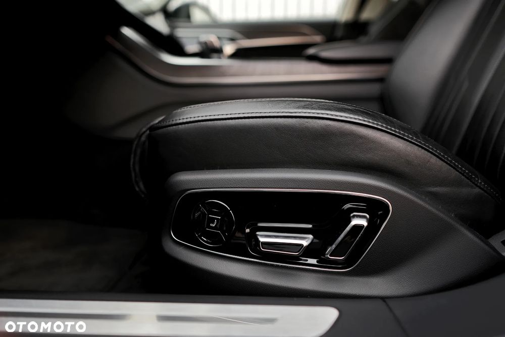 Audi A8 L 55 TFSI quattro tiptronic - 9