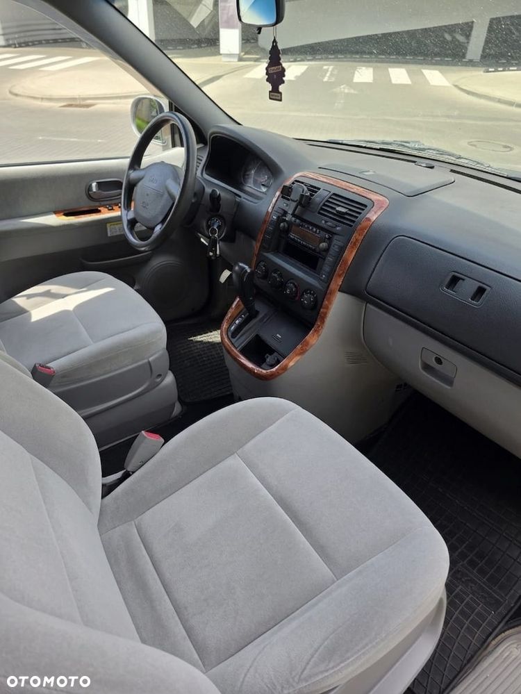 Kia Carnival - 23