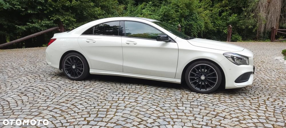 Mercedes-Benz CLA 180 AMG Line - 22