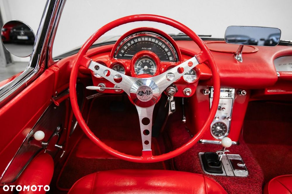 Chevrolet Corvette - 35