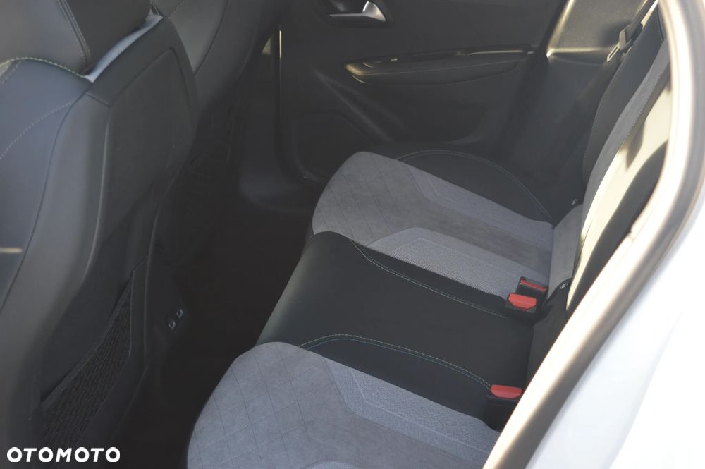 Peugeot 208 e-208 GT Line - 9