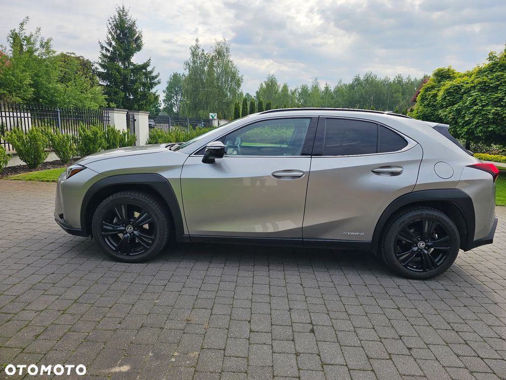 Lexus UX - 5