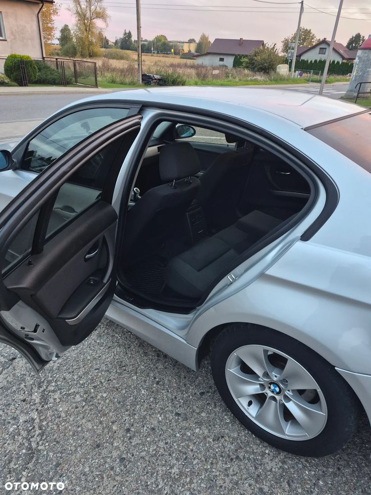 BMW Seria 3 318i - 12
