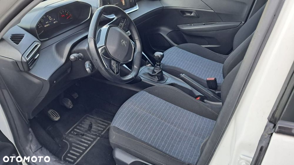Peugeot 208 - 11