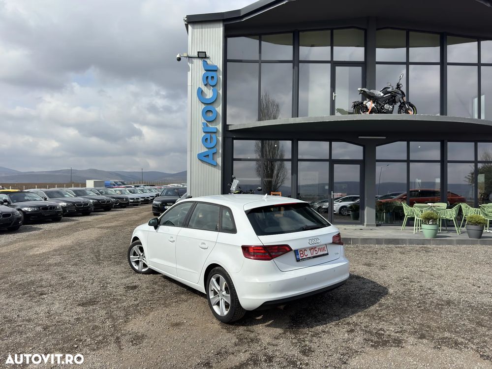 Audi A3 1.6 TDI S tronic Ambiente - 11