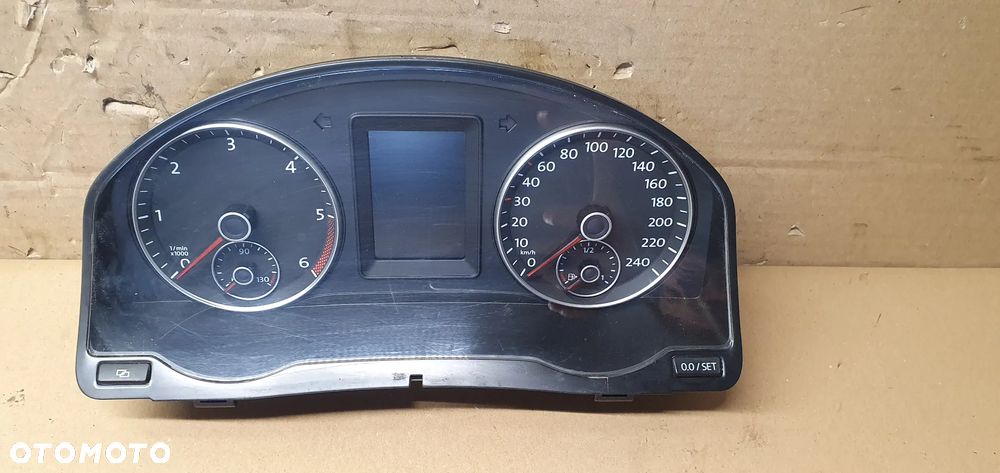 Licznik zegary oryginał VW Golf VI 6 Plus 1.6 TDI 5M0920870E - 1