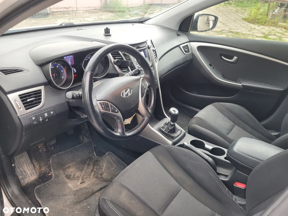 Hyundai i30 blue 1.6 CRDi YES Gold - 6