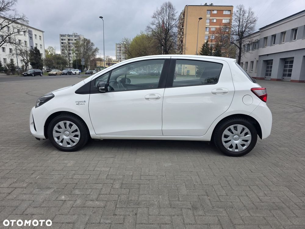 Toyota Yaris Hybrid 100 Active - 4