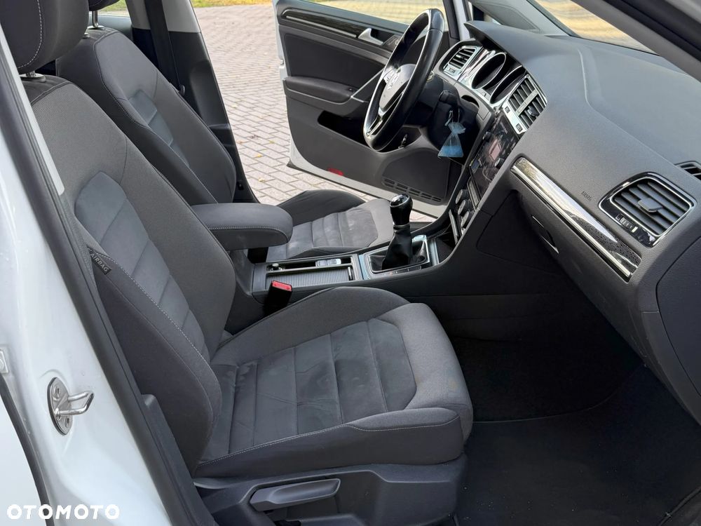 Volkswagen Golf - 14