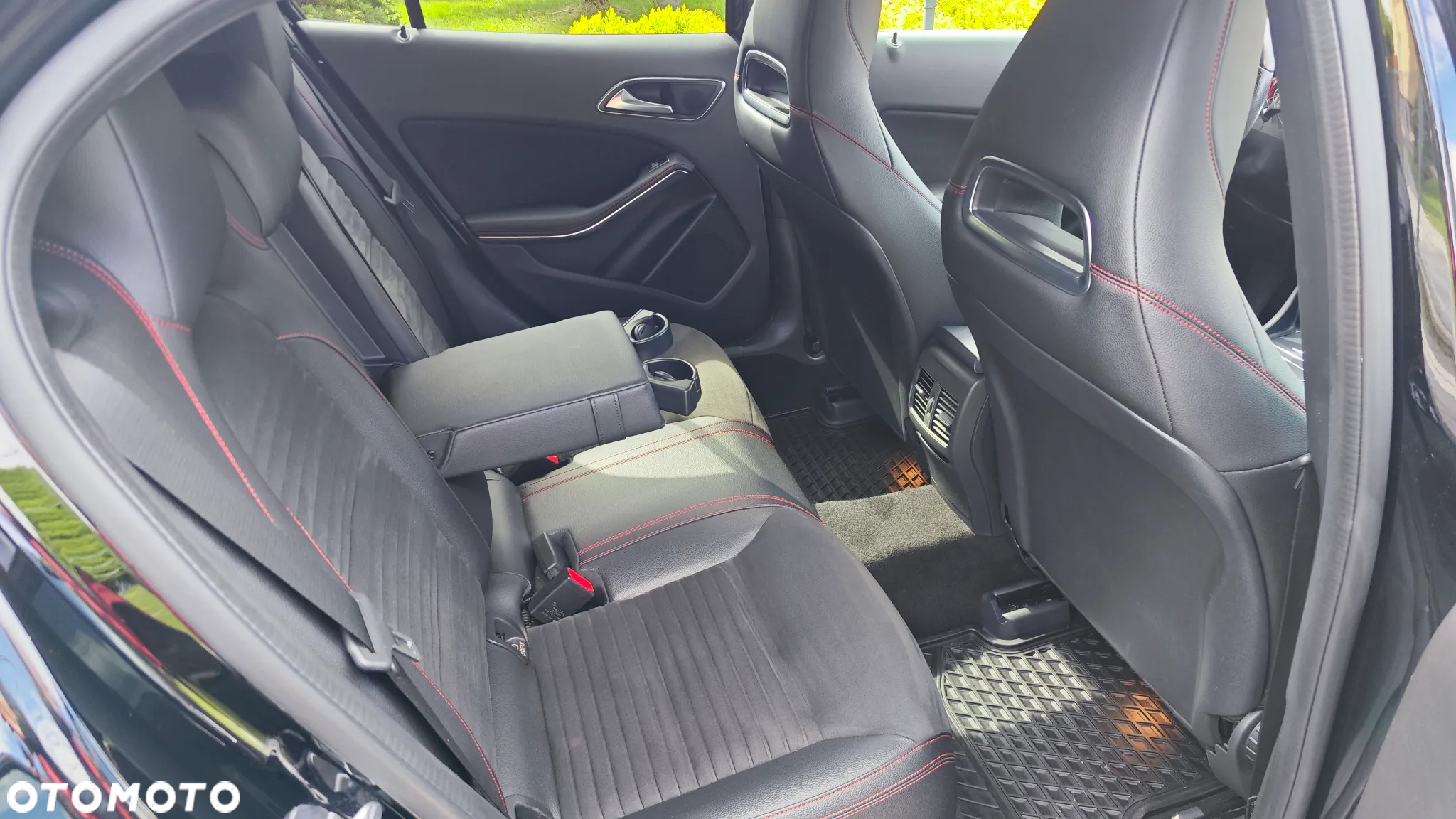 Mercedes-Benz GLA 220 4-Matic Urban - 21