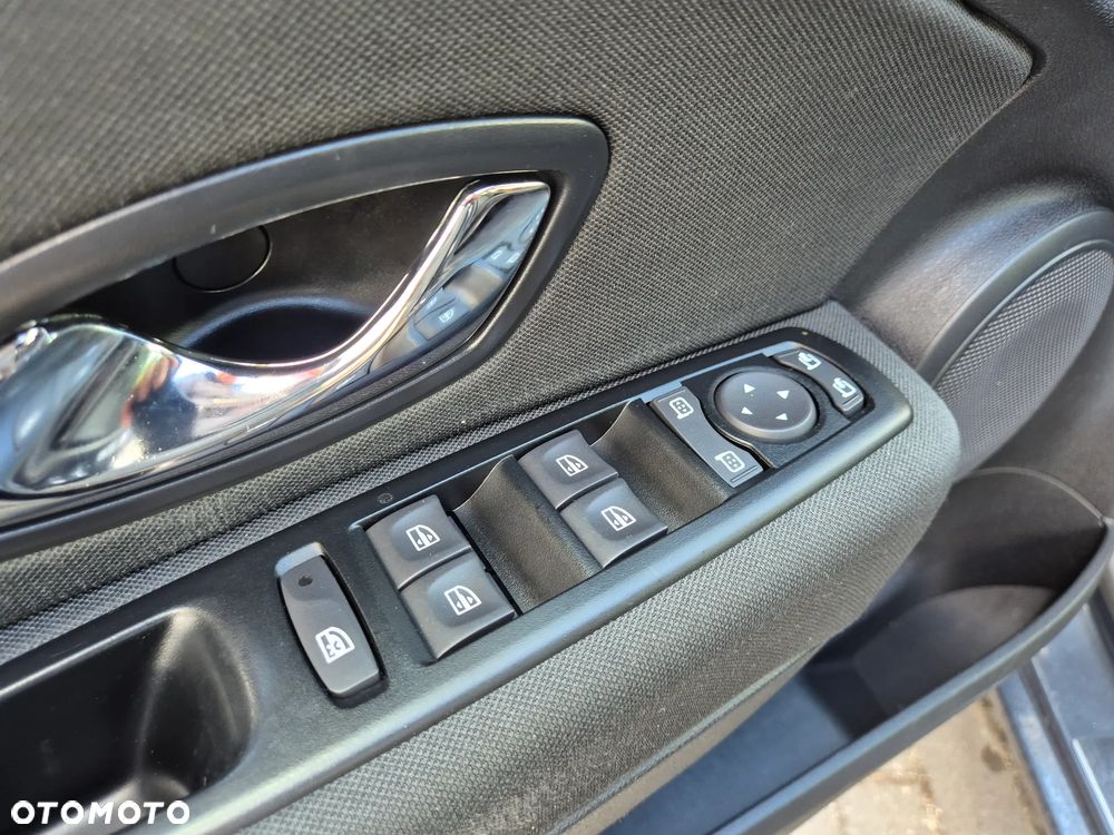 Renault Megane ENERGY dCi 110 Start & Stop LIMITED - 32