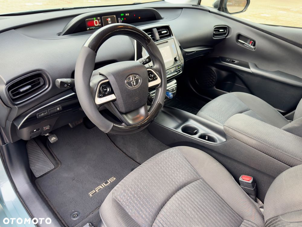 Toyota Prius 1.8 HSD Sol - 9