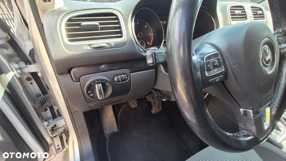 Volkswagen Golf 1.6 TDI DPF BlueMotion - 22
