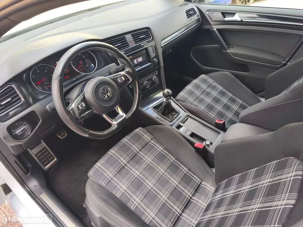 VW Golf 2.0 TDI GTD - 17