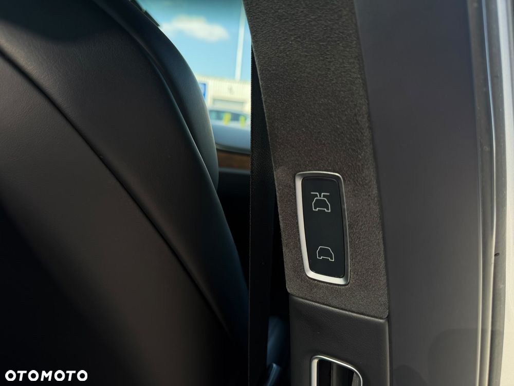 Tesla Model X - 17