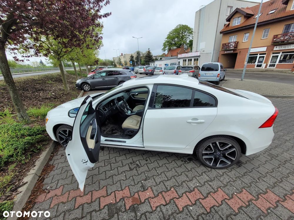 Volvo S60 T5 Drive-E Dynamic Edition (Kinetic) - 3