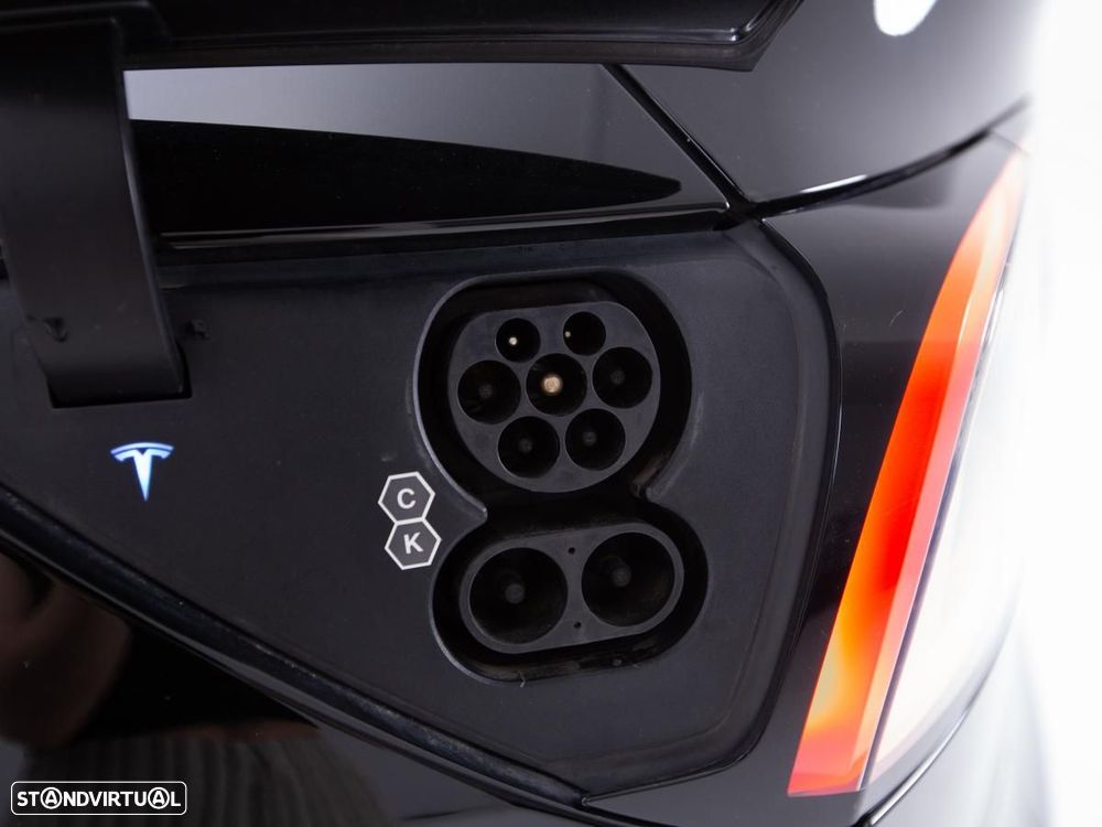Tesla Model Y Performance Dual Motor AWD - 16