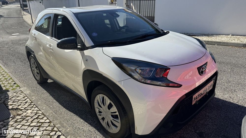 Toyota Aygo 1.0 X-Play Plus - 1