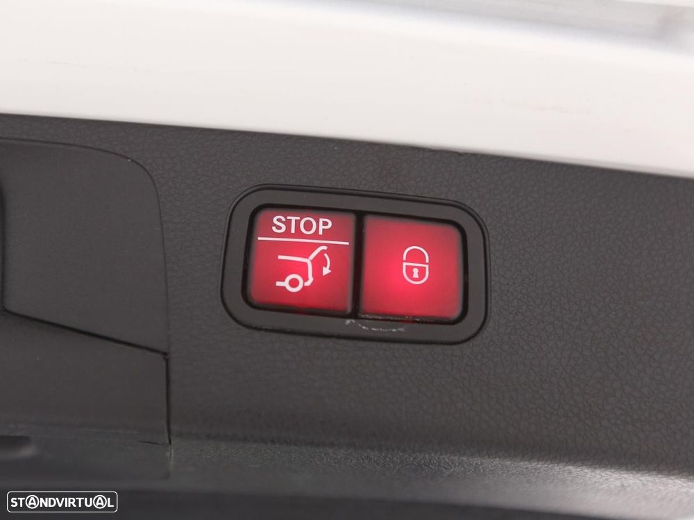 Mercedes-Benz E 300 de AMG Line - 13