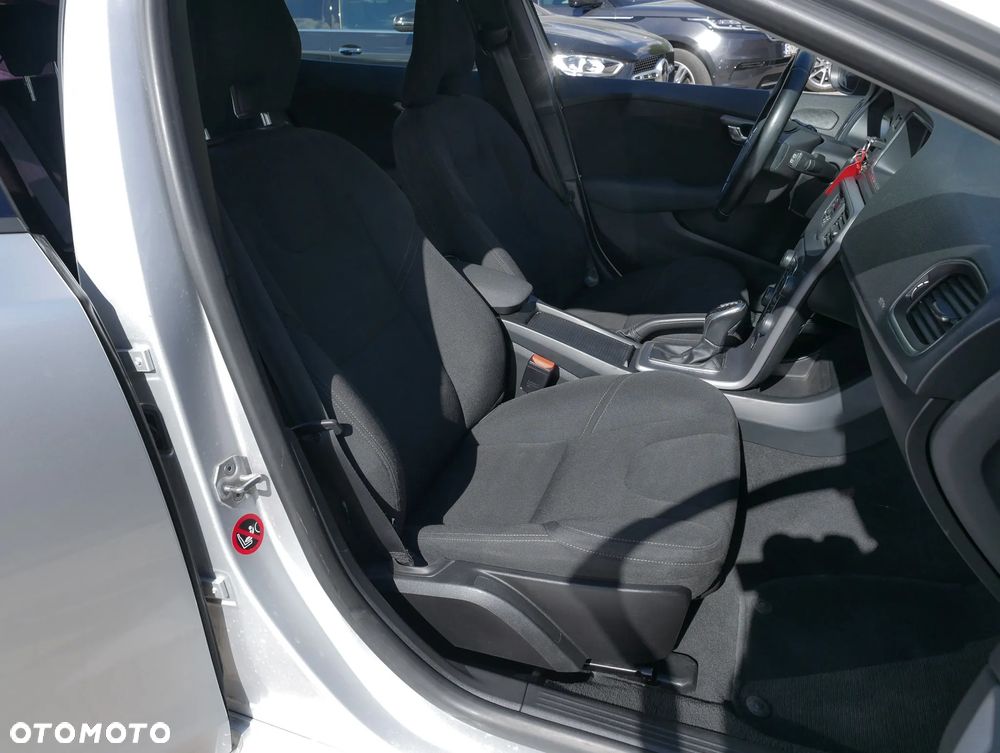 Volvo V40 D2 Powershift Momentum - 12