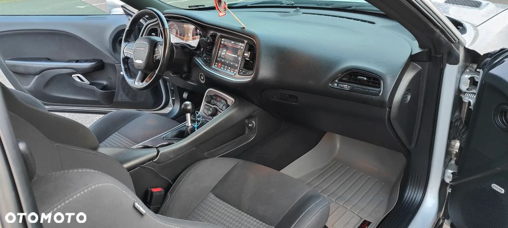 Dodge Challenger - 40