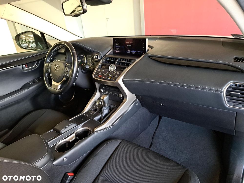 Lexus NX 300h Business Edition AWD - 16