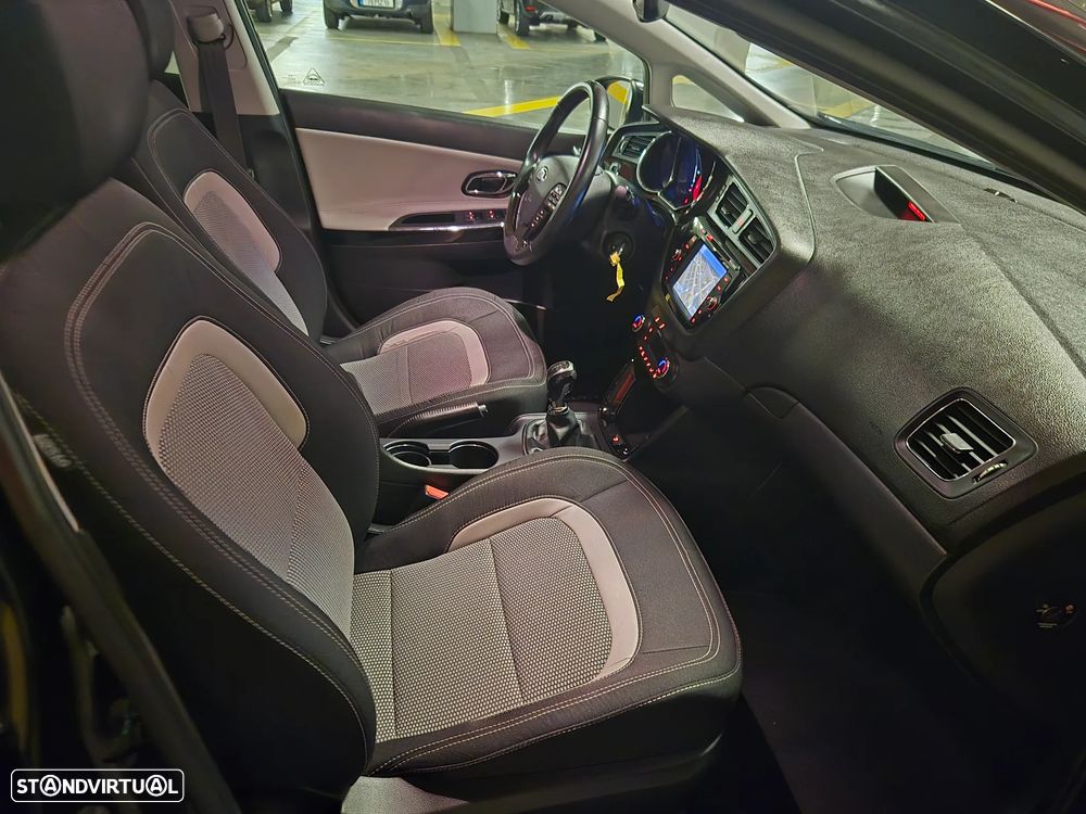 Kia Ceed SW 1.6 CRDi Prime - 40