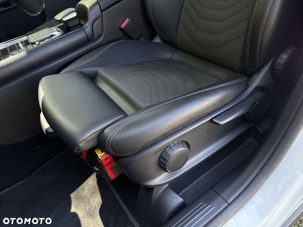 Mercedes-Benz GLA - 13