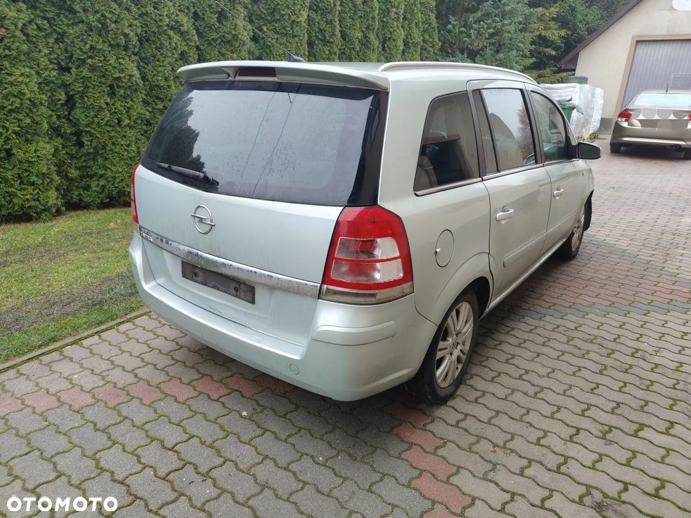 Opel Zafira 1.8 Cosmo - 3