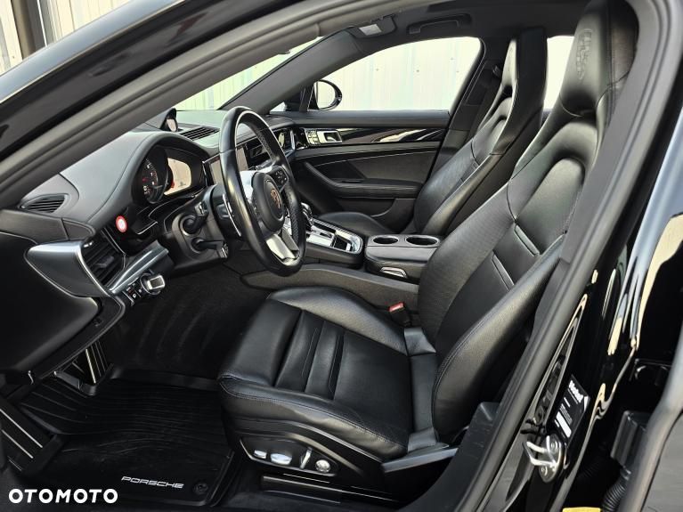 Porsche Panamera 4S - 13