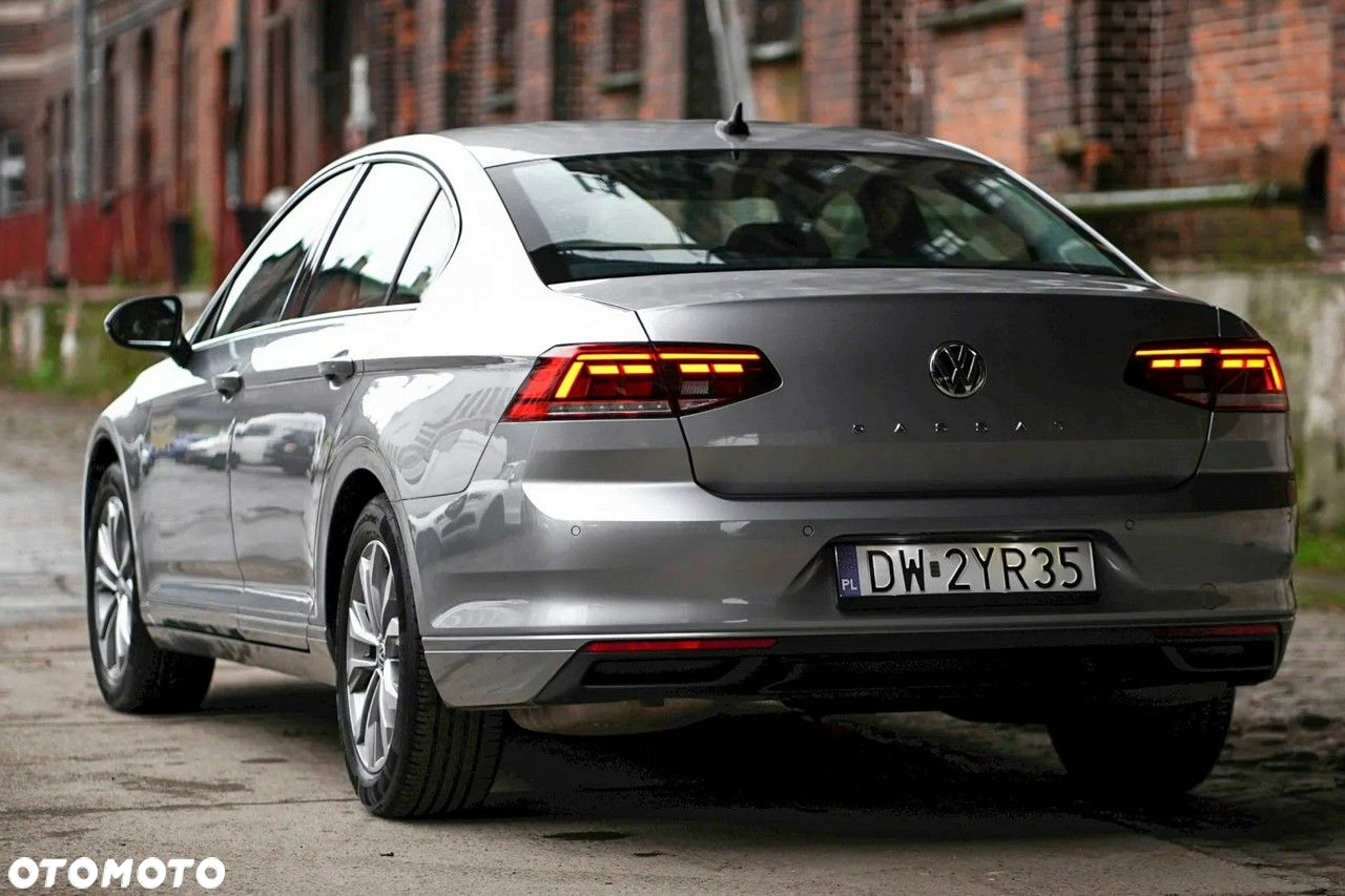 Volkswagen Passat - 25