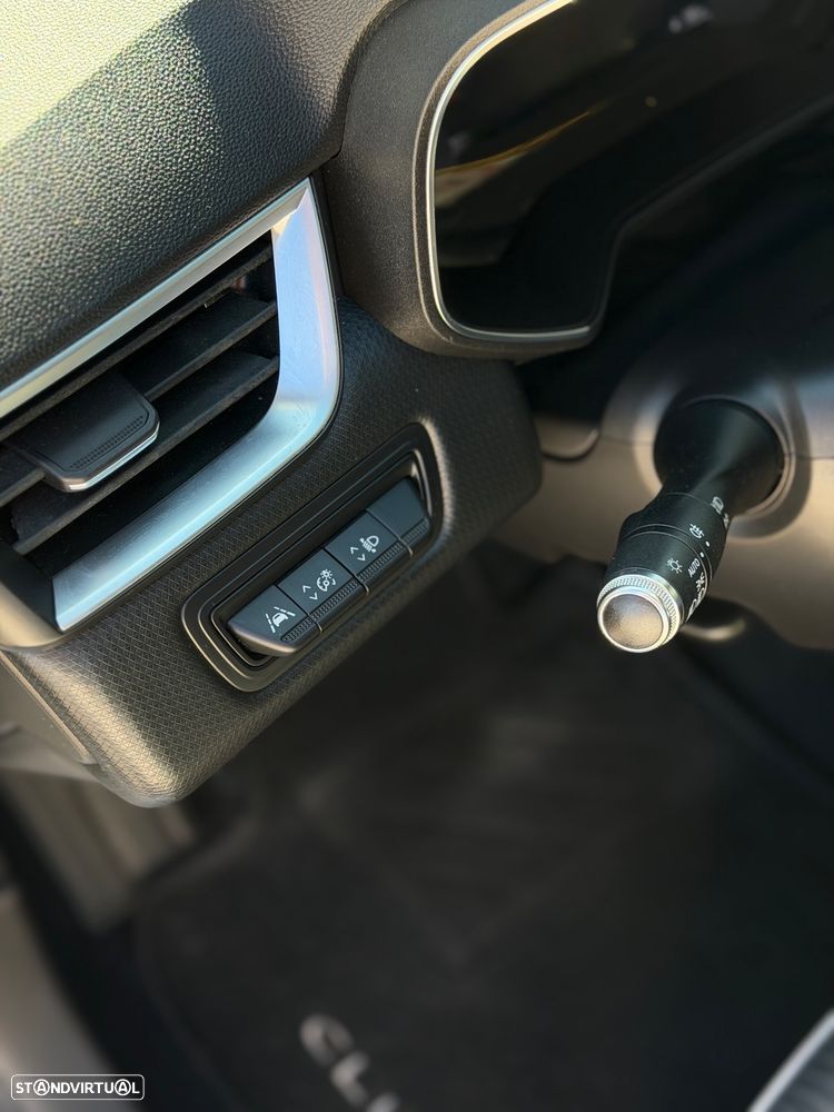 Renault Clio 1.6 E-Tech Exclusive - 10