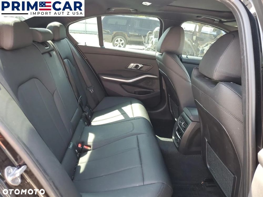 BMW Seria 3 330i xDrive - 10