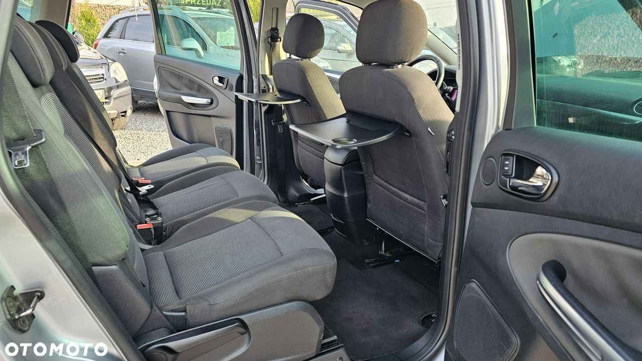 Ford S-Max - 17