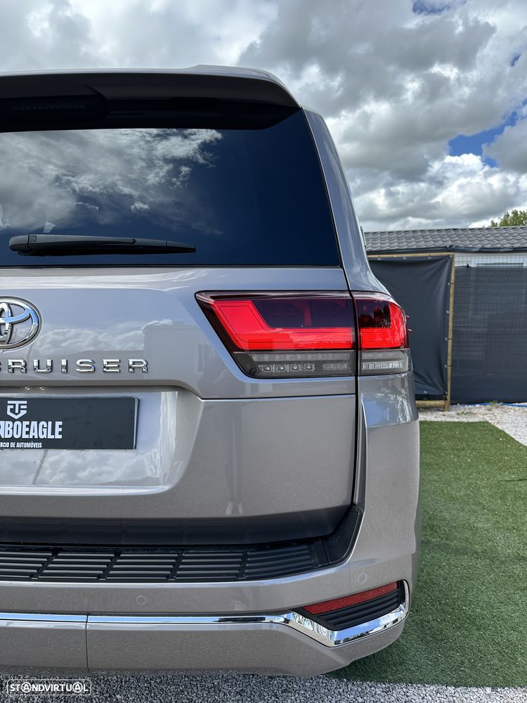 Toyota Land Cruiser 300 70th Anniversary - 9