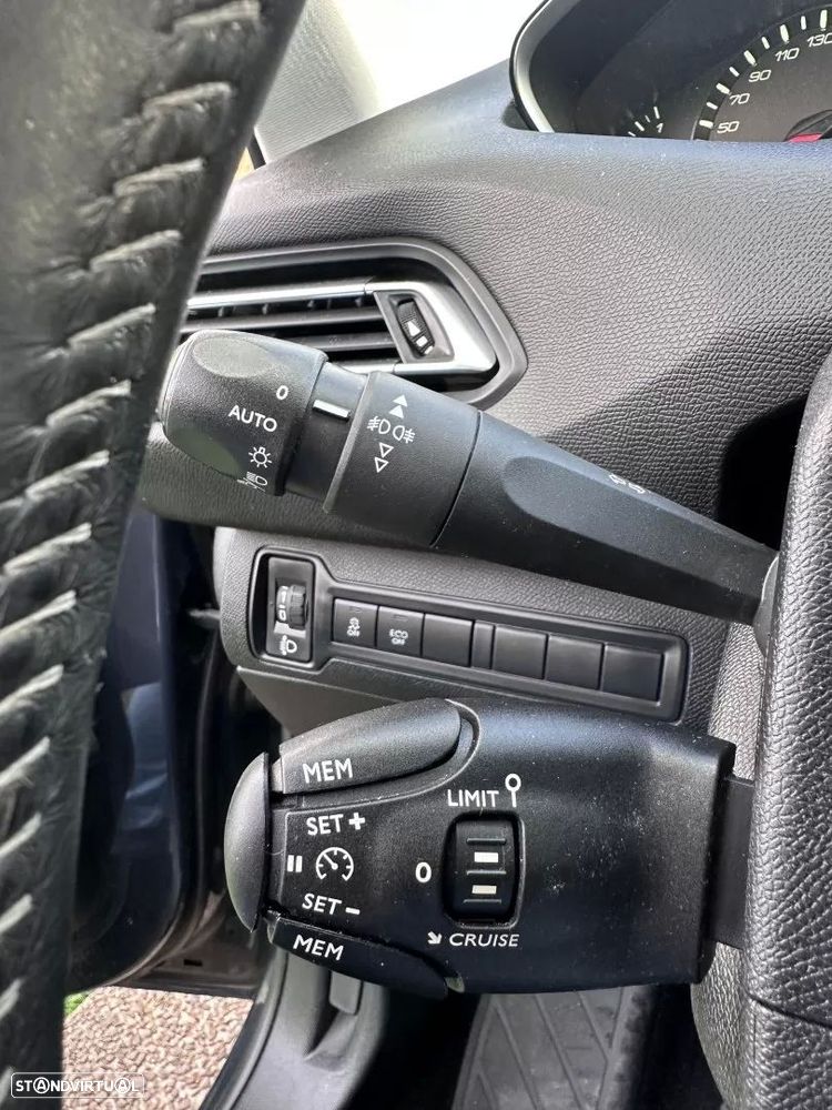 Peugeot 308 SW 1.2 PureTech Style - 33