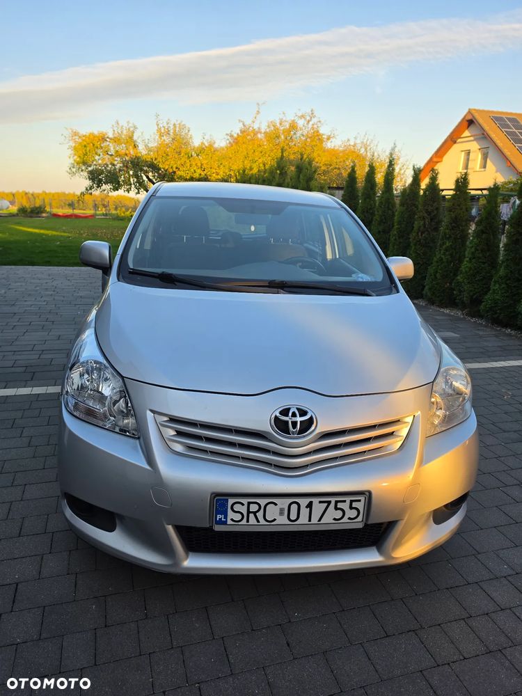 Toyota Verso 2012 photo 2