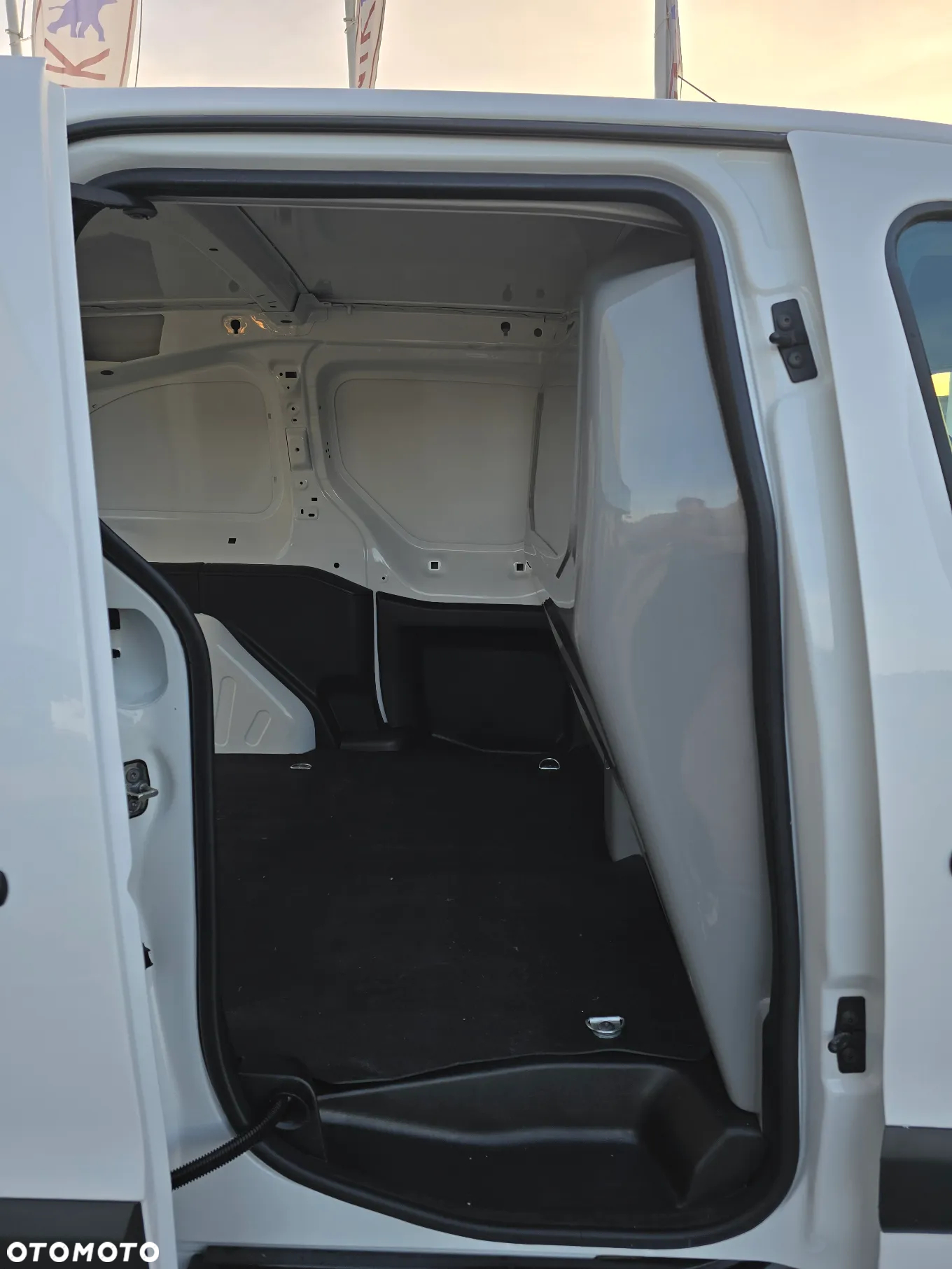 Peugeot PARTNER L1 1.6 HDI 90KM KLIMA LEKTRYKA SALON PL - 12
