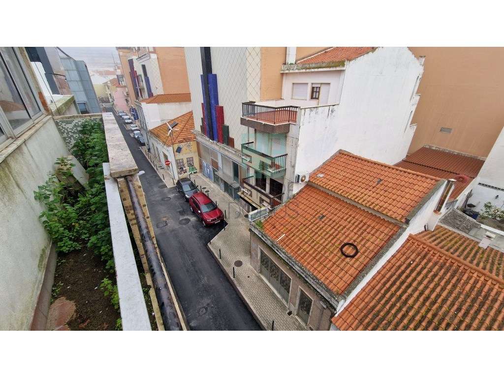 Apartamento T2 para recuperar em Vila Franca de Xira - Grande imagem: 2/35