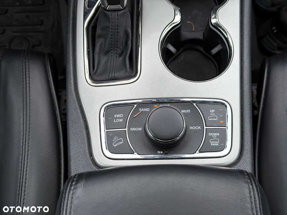 Jeep Grand Cherokee ver-3-6-v6-summit - 11