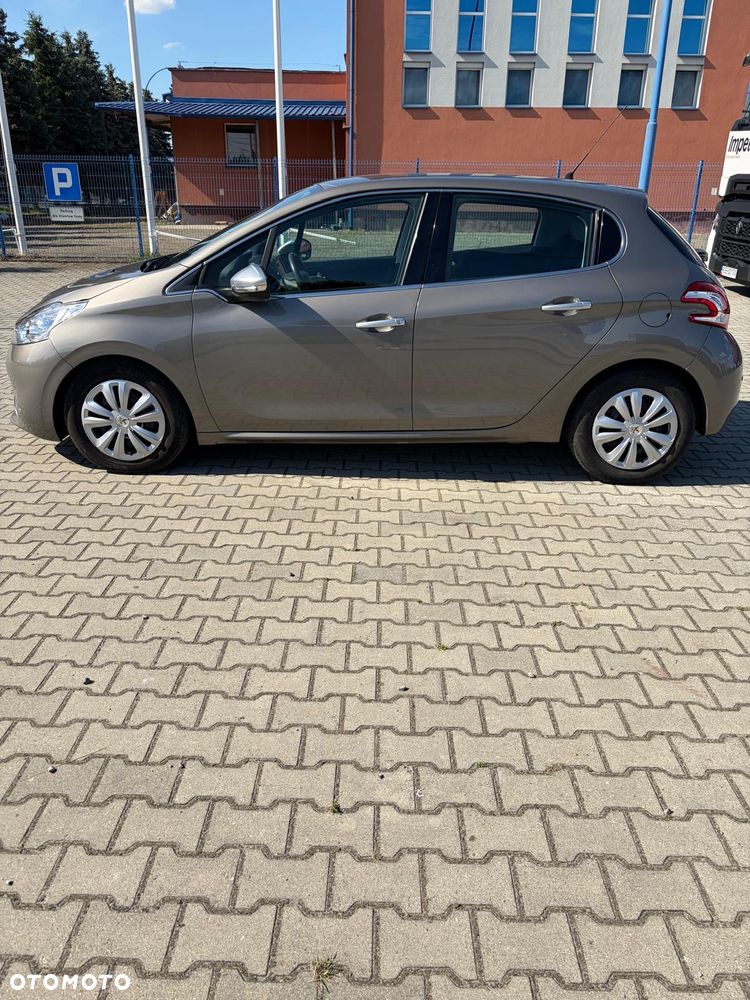 Peugeot 208 - 4