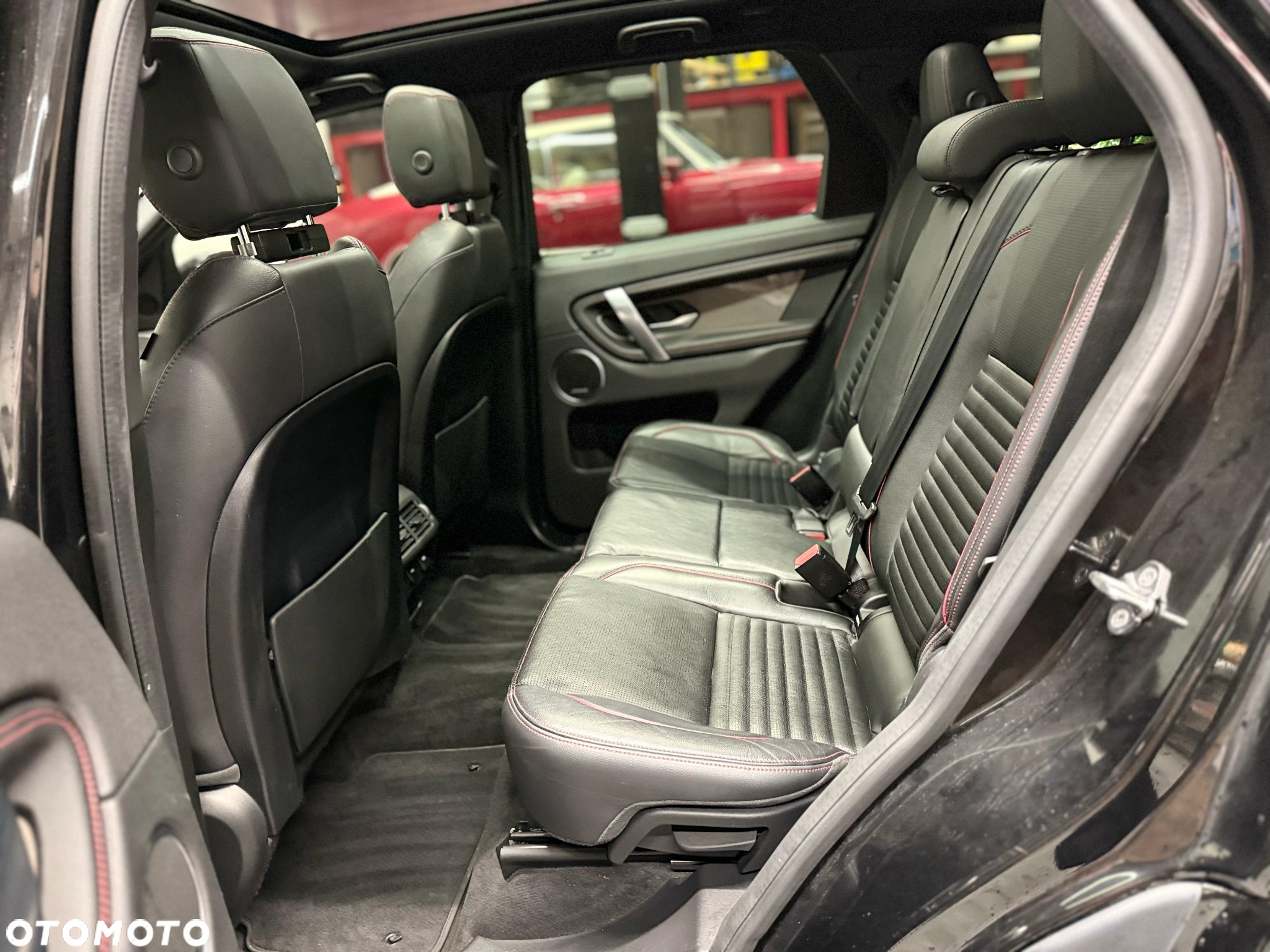 Land Rover Discovery Sport P250 R-Dynamic HSE - 12