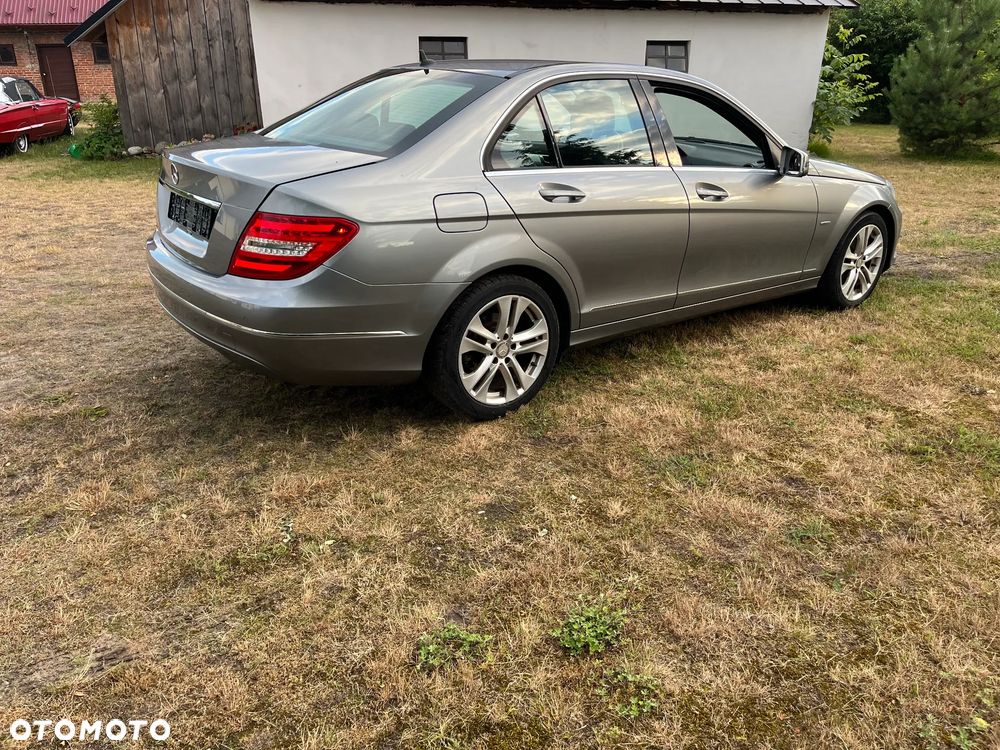 Mercedes-Benz Klasa C 180 CGI BlueEFFICIENCY Avantgarde - 12