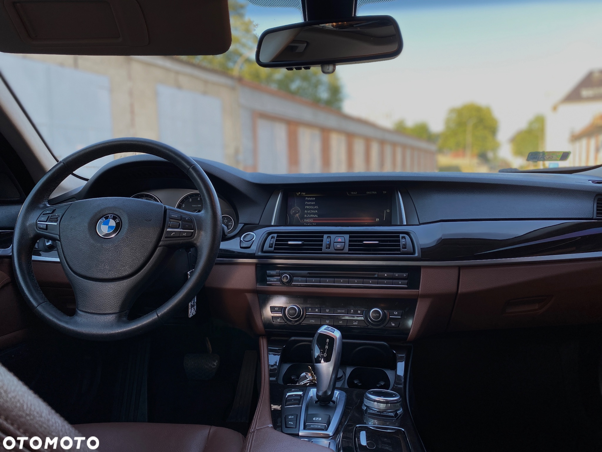 BMW Seria 5 528i xDrive - 25