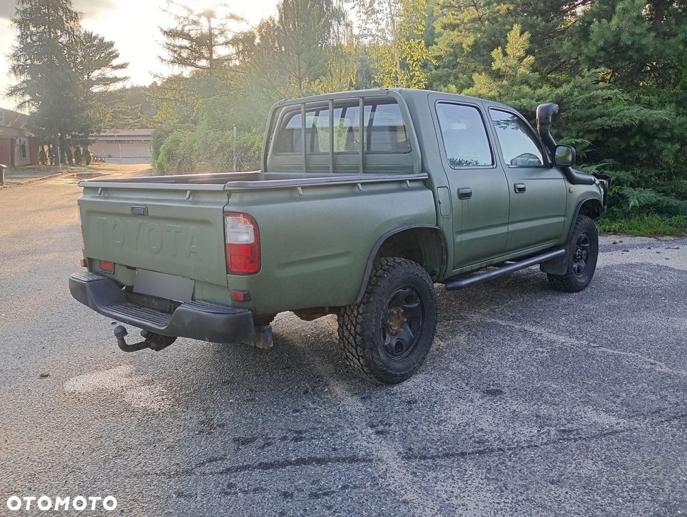 Toyota Hilux 4WD DLX - 10