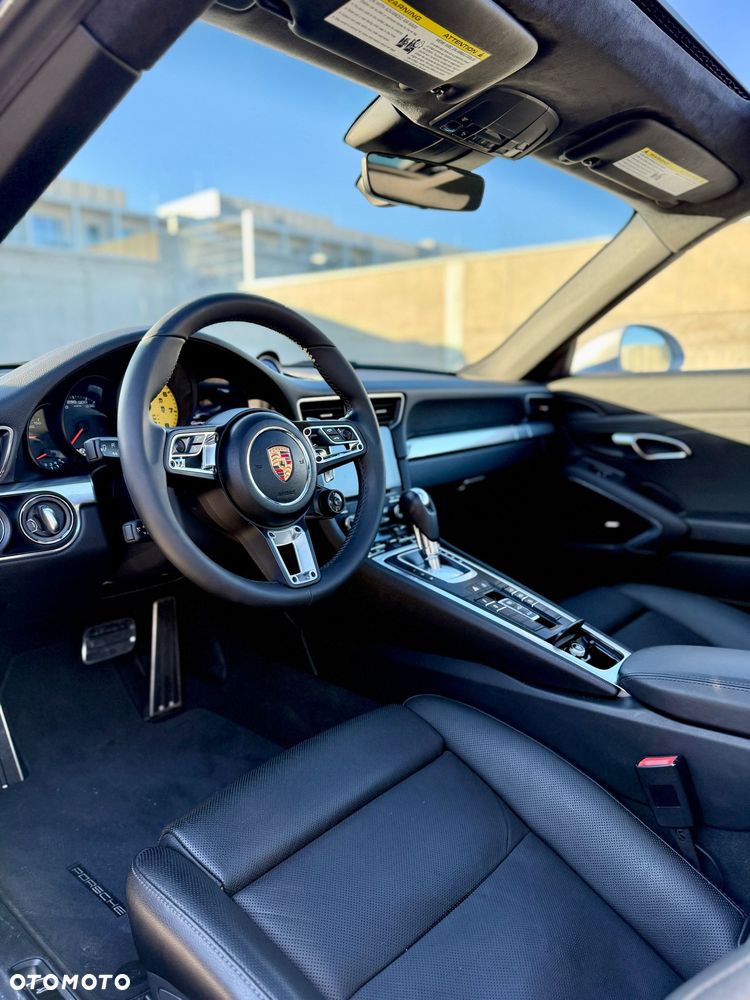 Porsche 911 Carrera 4S - 11